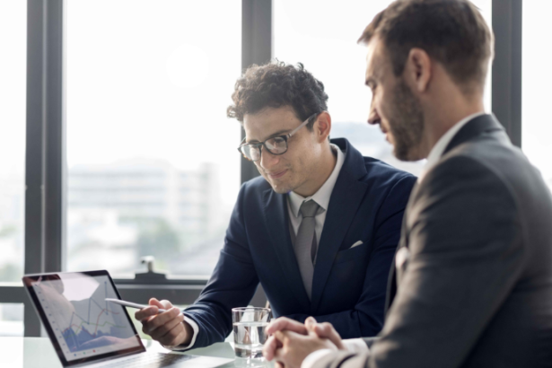 Cicero Viana Filho compara as escolhas de investimento entre a geração Z e os investidores tradicionais.