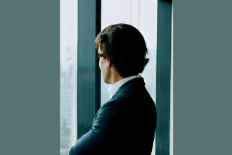 No surf e na vida profissional, cair e levantar rápido é essencial e Ian dos Anjos Cunha mostra como a resiliência se constrói na prática.