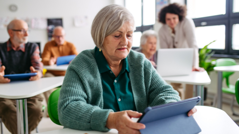 Entenda como funciona a proteção social do idoso, quem tem direito e qual é o papel do Sindnapi - Sindicato Nacional dos Aposentados, Pensionistas e Idosos na defesa desses direitos.