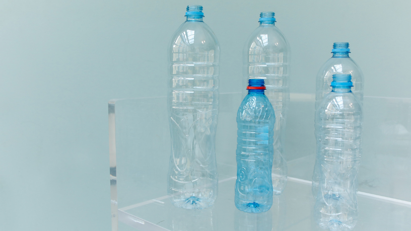 Explore como Elias Assum Sabbag Junior aplica a engenharia de produto no plástico corrugado para impulsionar eficiência e desempenho industrial.