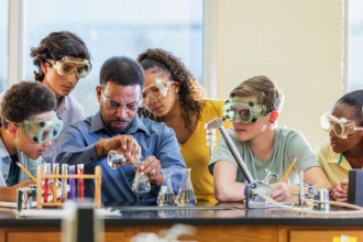 STEAM na educação básica: Como integrar ciência, tecnologia e criatividade com propósito e a visão de Sérgio Bento De Araújo para formar alunos protagonistas.